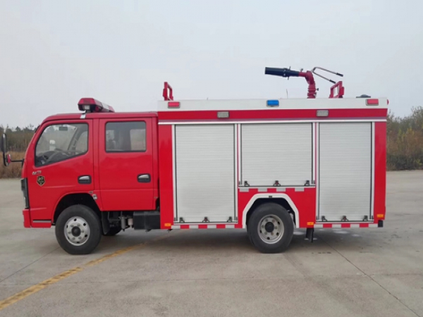 国六东风小型水罐消防车2.5吨