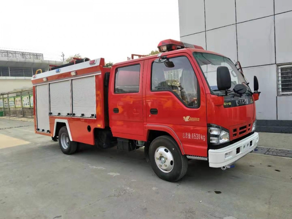 五十铃700P 3.5吨水罐消防车