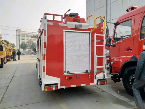 五十铃700P 3.5吨水罐消防车