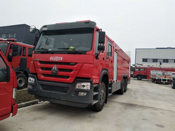 国六重汽豪沃16吨水罐消防车