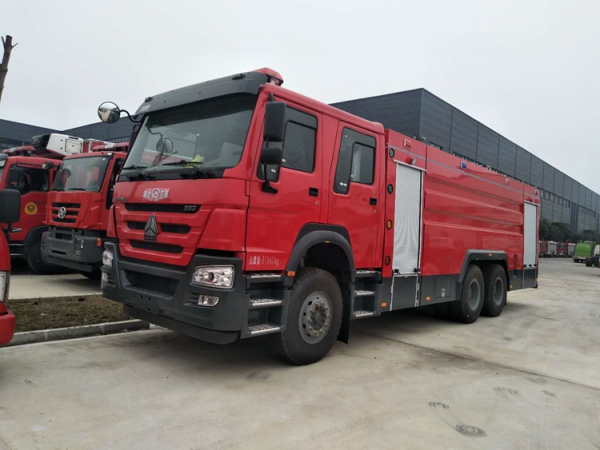 国六重汽豪沃16吨水罐消防车