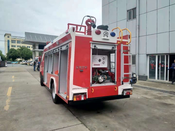 五十铃600P 2吨水罐消防车