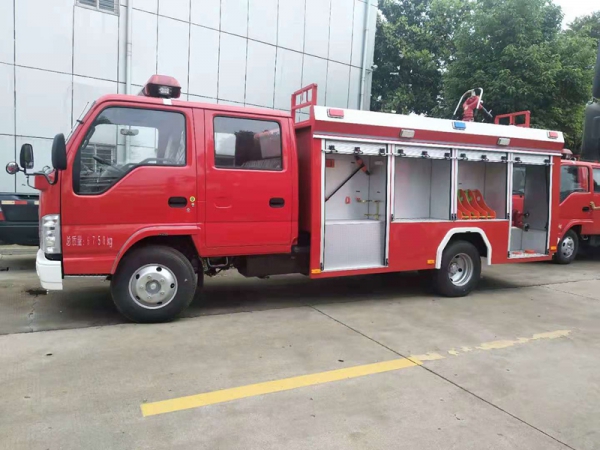 五十铃600P 2吨水罐消防车