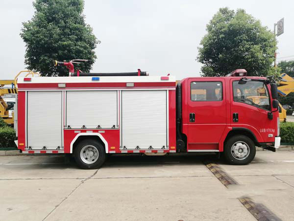 五十铃700P 3.5吨水罐消防车